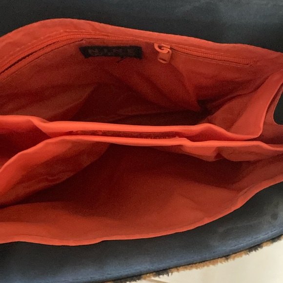 Brown and Black Leopard Print Tote with Structured Design - Picture 7 of 7